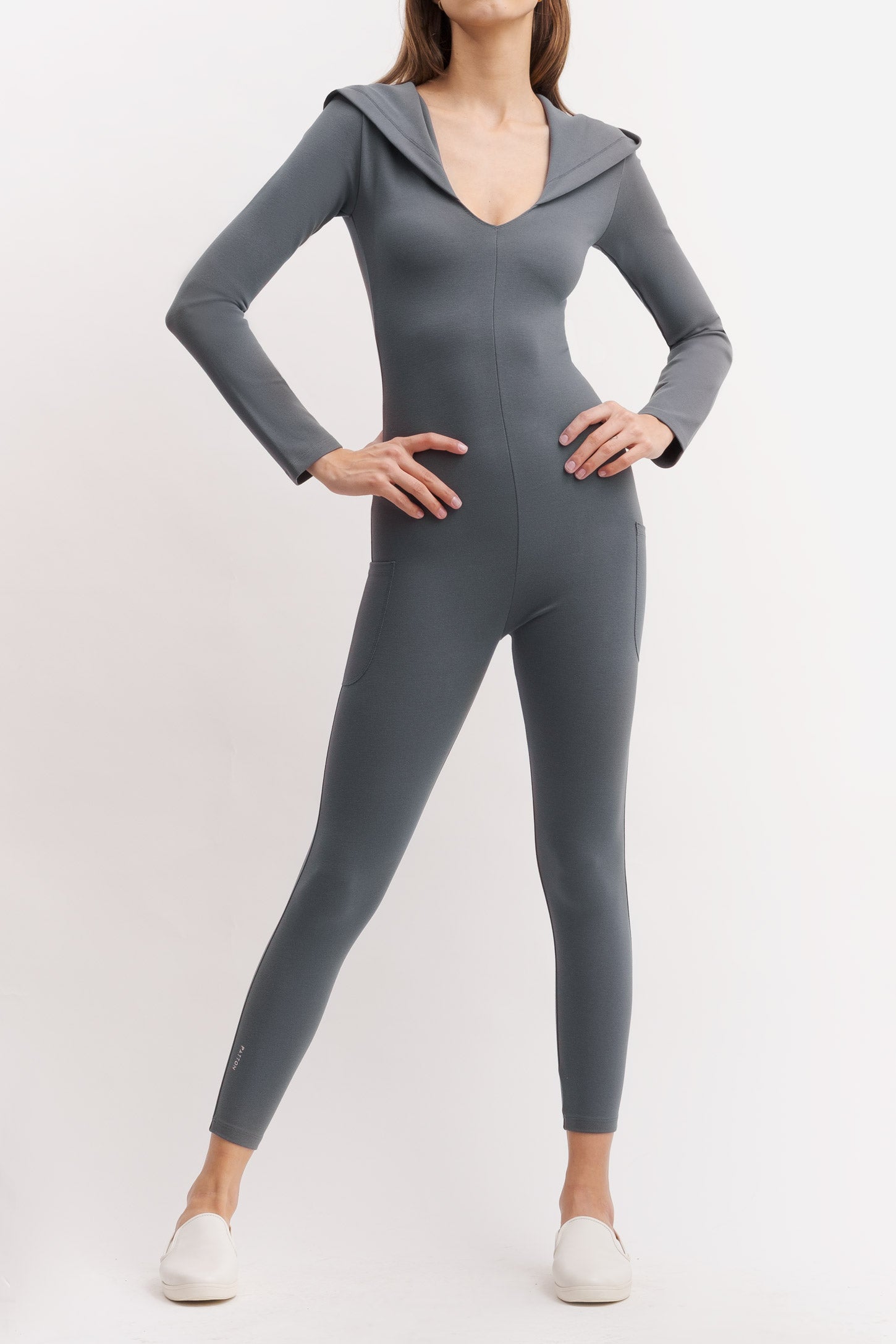 Hooded-Scoop-V-neck-mono-with-pockets-slate-f